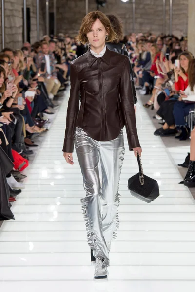 Look 46